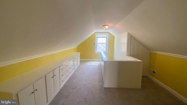 Building Photo - 417 W Maple Rd
