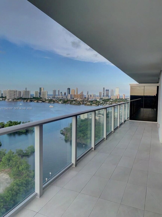 Building Photo - 16385 Biscayne Blvd