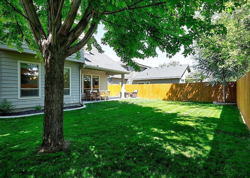Building Photo - 13951 W Milford Dr