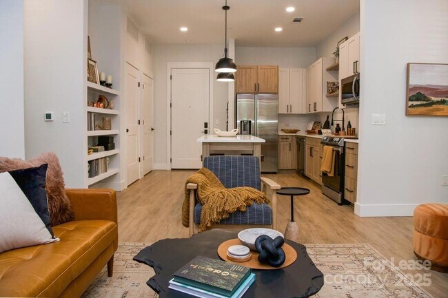 Building Photo - 9132 Senator Royall Dr