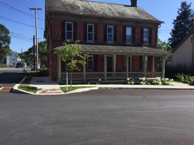 Building Photo - 39 E High St