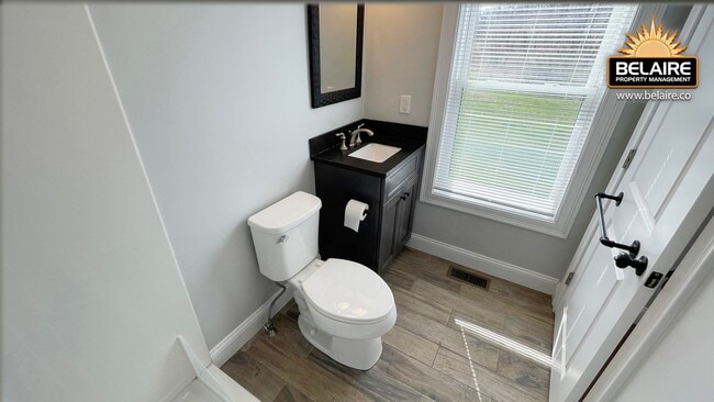 Building Photo - Cozy Country Living