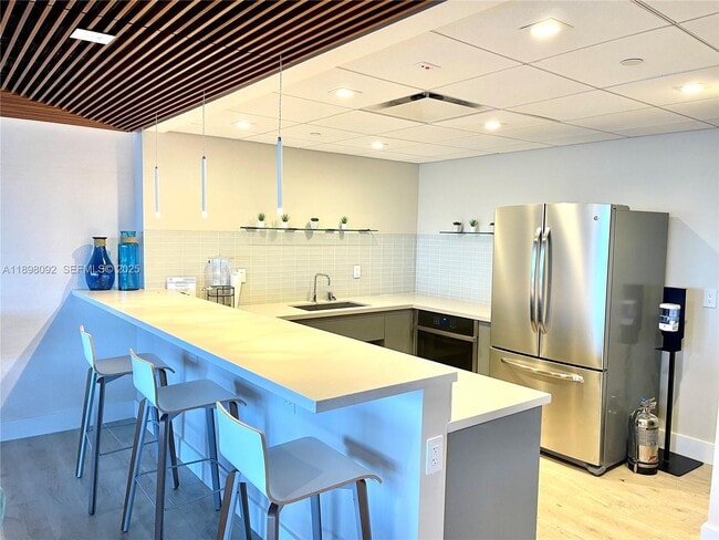 Building Photo - 1800 Sunset Harbour Dr