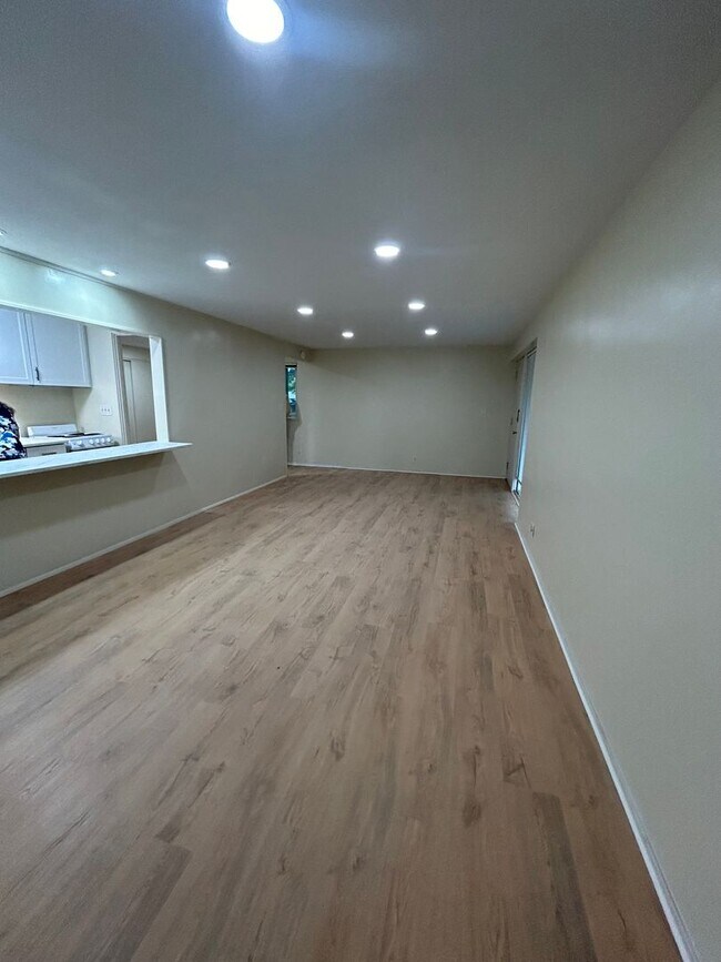 Building Photo - First-Floor One Bedroom, One Bathroom Apartment on S. Corl Street