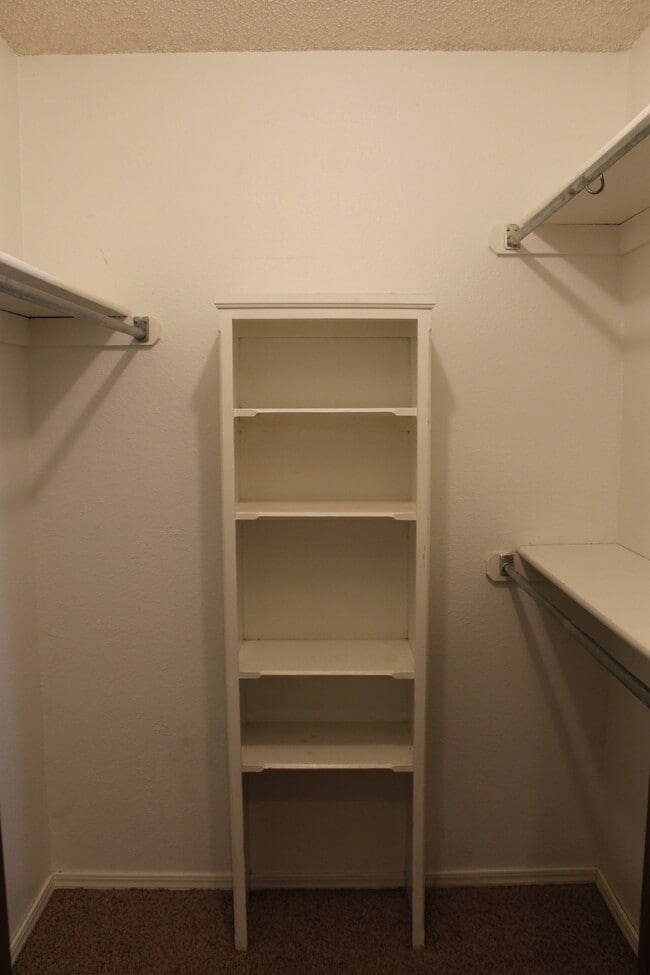 Building Photo - 2325 Apple Way