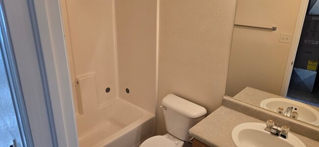 Building Photo - 3007 Acero Ave