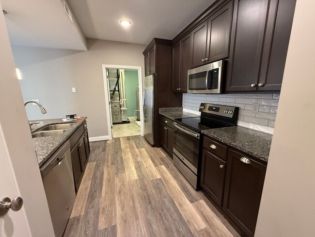 Building Photo - Beautiful 2 Bedroom 2 Bath Condo in Middle...