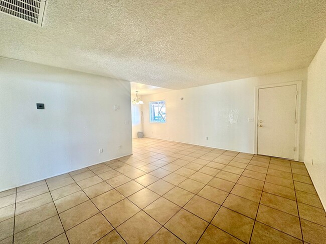 Building Photo - Alamo1185