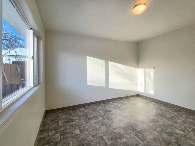 Building Photo - Large 4 Bedroom + Den, 2 Bath House for Rent in Cashmere!*** ON THE RIVER!!