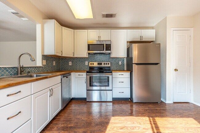 Building Photo - 2518 Paddle Creek