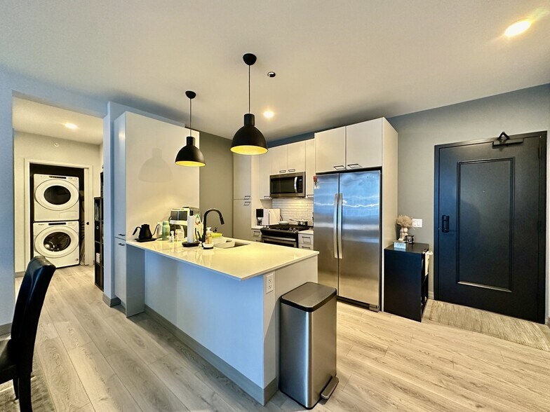 Building Photo - 2155 N Elston Ave