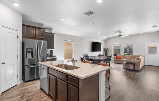 Building Photo - Rental Listing – London ISD