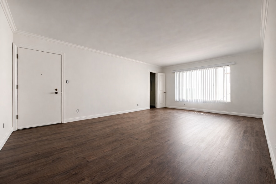 Building Photo - 9319 Alcott St