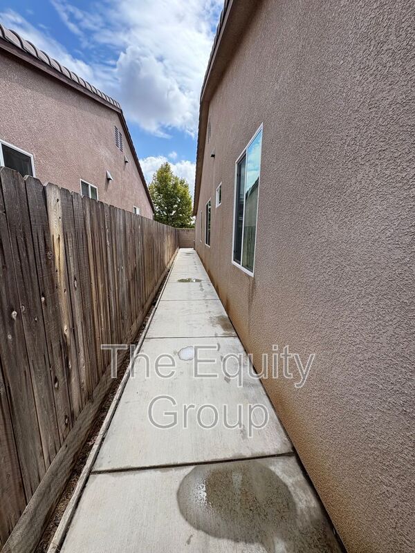 Building Photo - 3630 Griffith Ave
