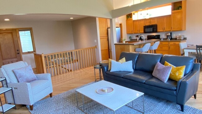 Building Photo - 3109 Tamarack Ln SE