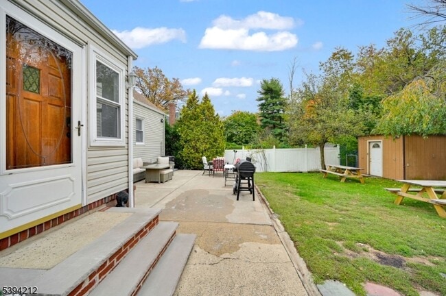 Building Photo - 328 Minute Arms Rd