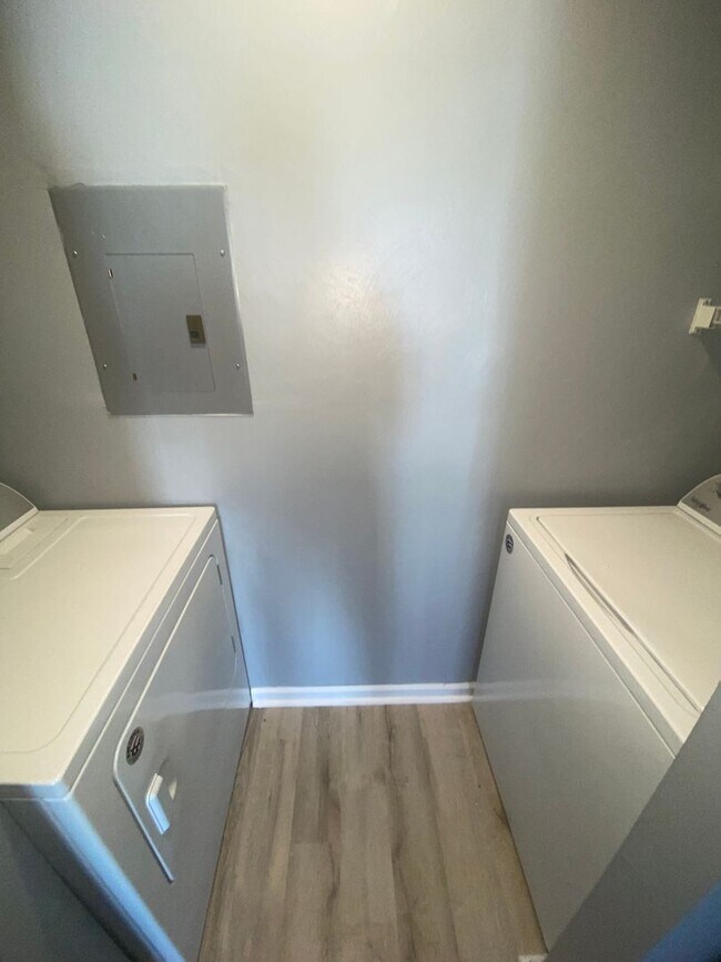 Building Photo - 856 Whistling Swan Dr