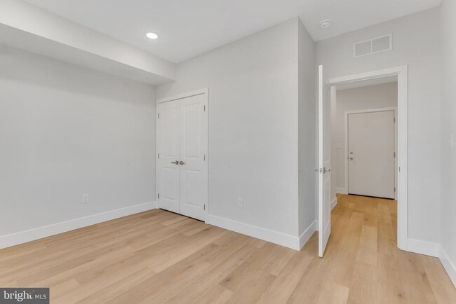 Building Photo - 1243 W Westmoreland St