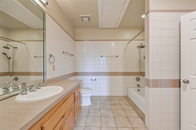 Building Photo - 2309 Harborside Dr