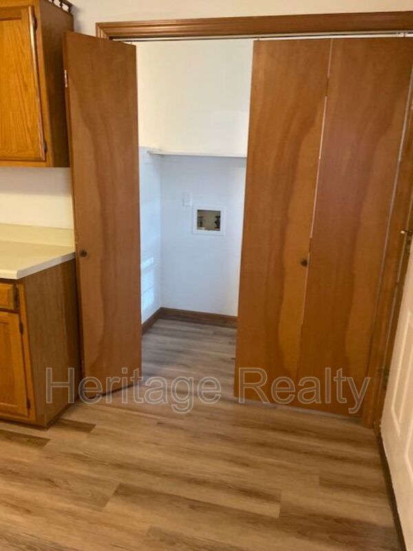 Building Photo - 810 Highland Dr