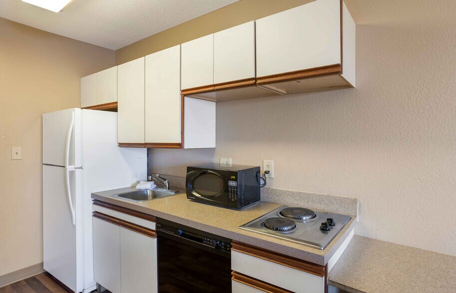 Building Photo - Furnished Studio-Wilkes-Barre - Hwy. 315