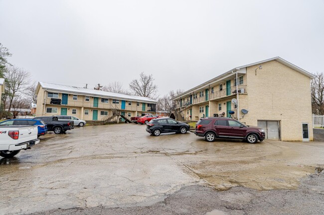 Building Photo - 209 N Woodland Dr