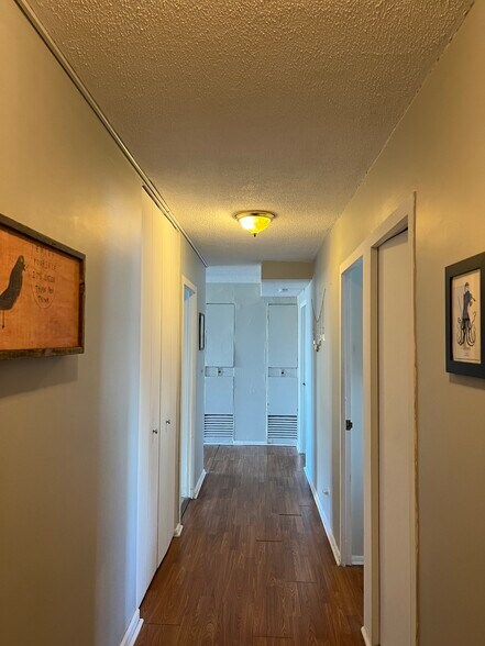 Hallway - 6301 North Sheridan Road
