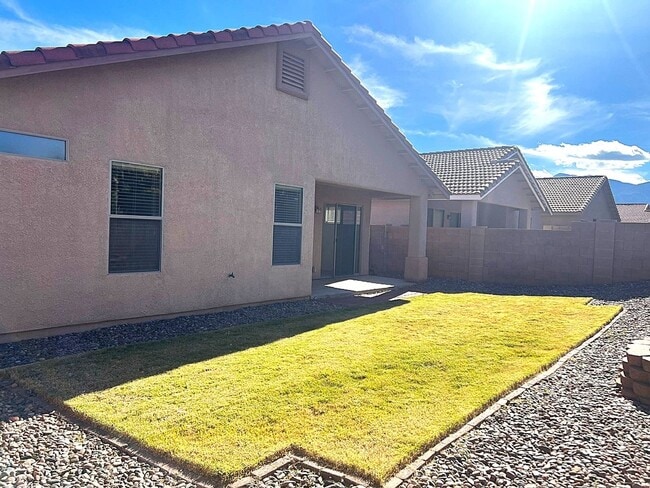 Building Photo - 4539 Redwood St