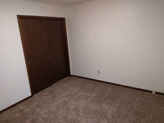 Building Photo - 2300/2302 PVE