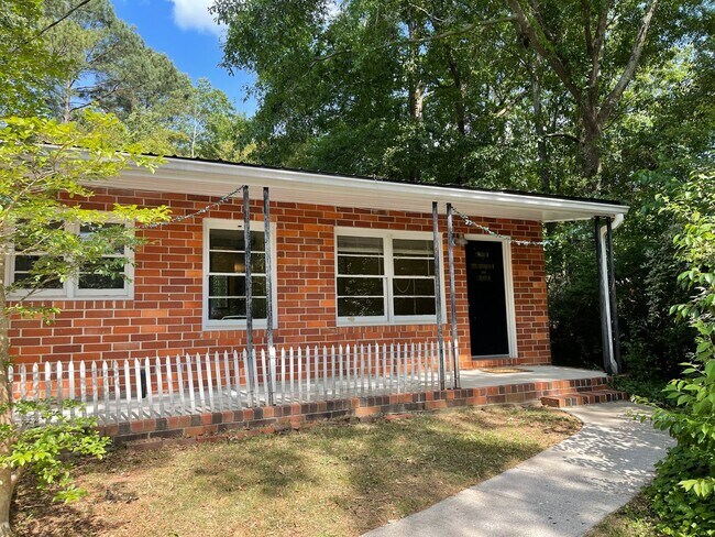Primary Photo - Two Bedroom One Bath in Normaltown