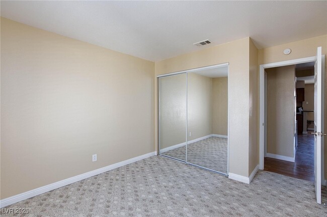Building Photo - 7300 W Pirates Cove Rd