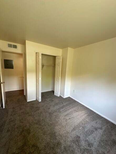 Building Photo - 7208 Donnell Pl