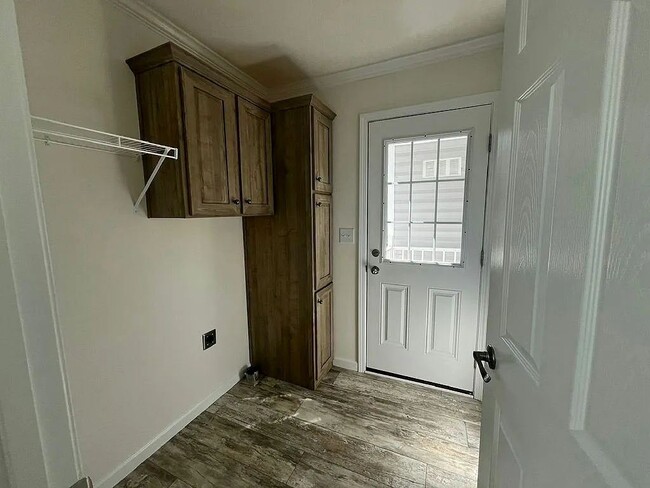 Building Photo - 608 Elephant Way