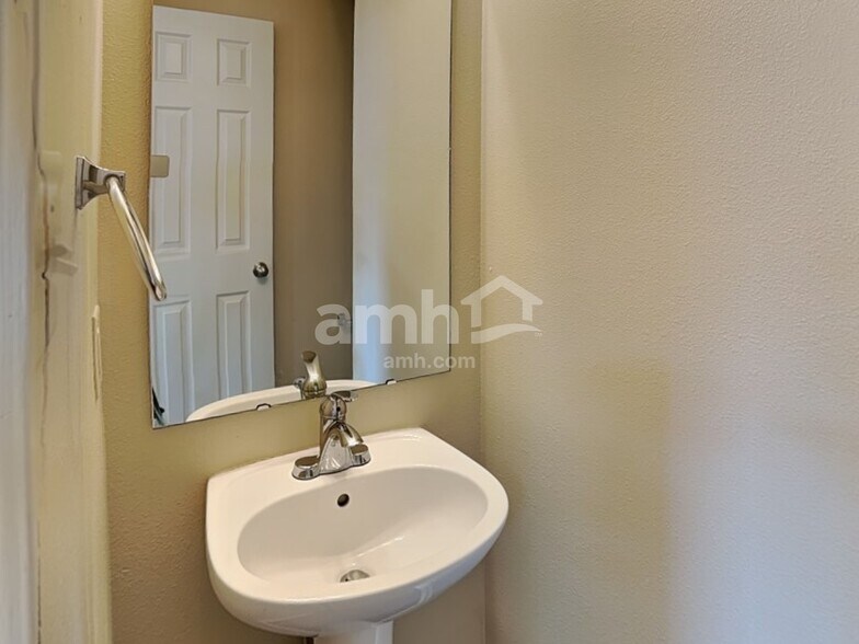 Building Photo - 8845 Limberlost Ct