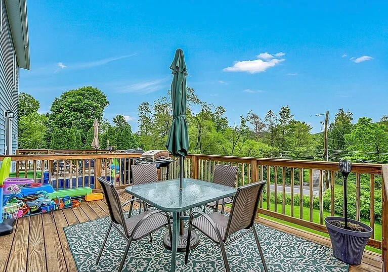 Building Photo - 121 Fern Way