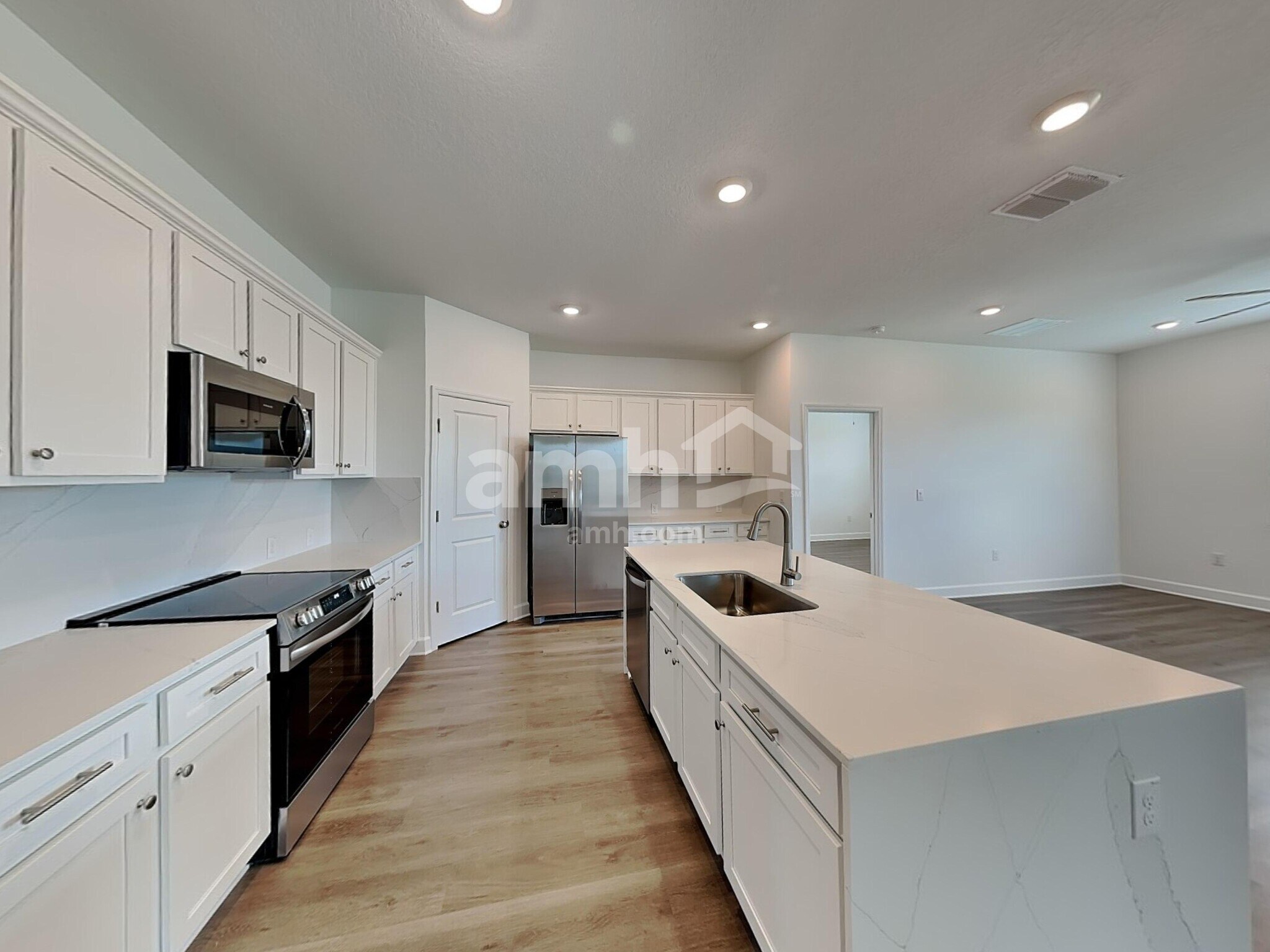 Building Photo - 3007 19th Ave W