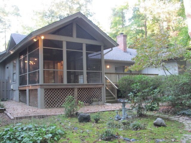 Building Photo - One-Level Golf Course Living-- Waterfront ...