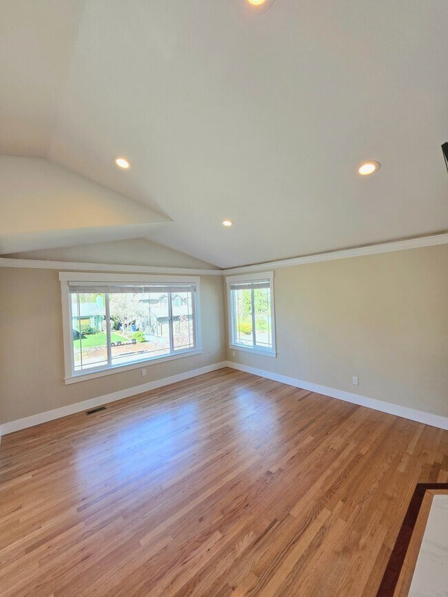 Building Photo - Auburn west hill 4 bedroom and 3 bathroom well maintained home.  Available NOW!