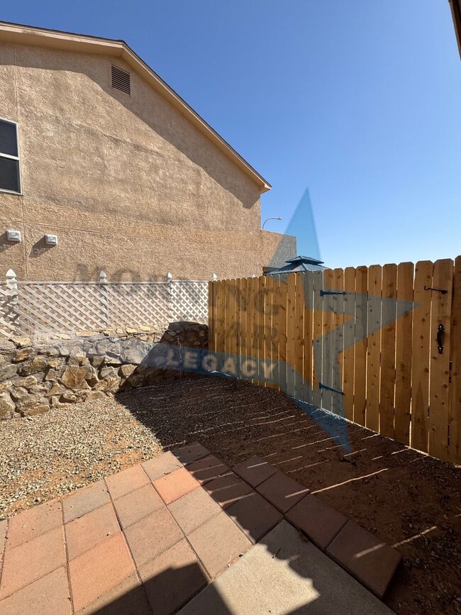 Building Photo - 4 Bed House with converted garage!