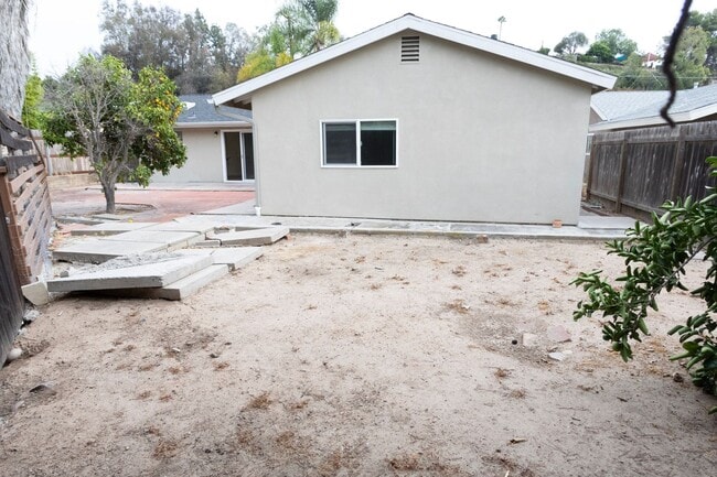 Building Photo - 5222 Countryside Dr