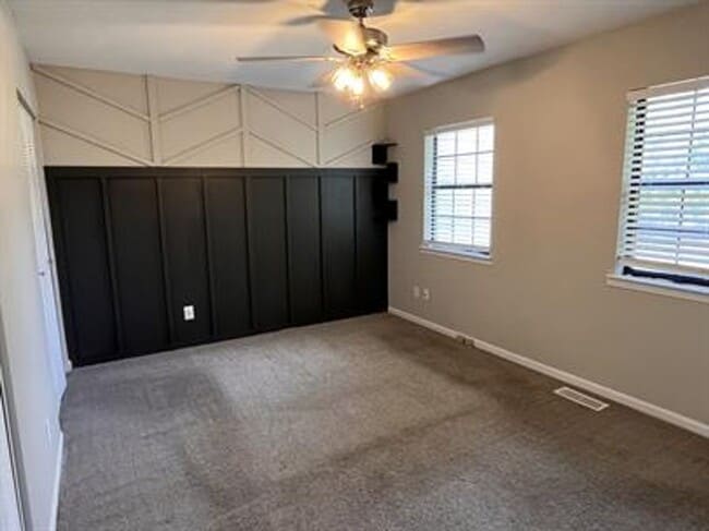 Building Photo - NEW DEAL! FIRST MONTH’S RENT FREE WITH A 1-YEAR LEASE!