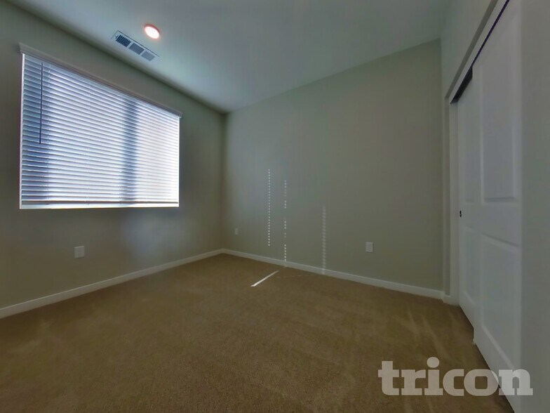 Building Photo - 1734 Lorraine Dr