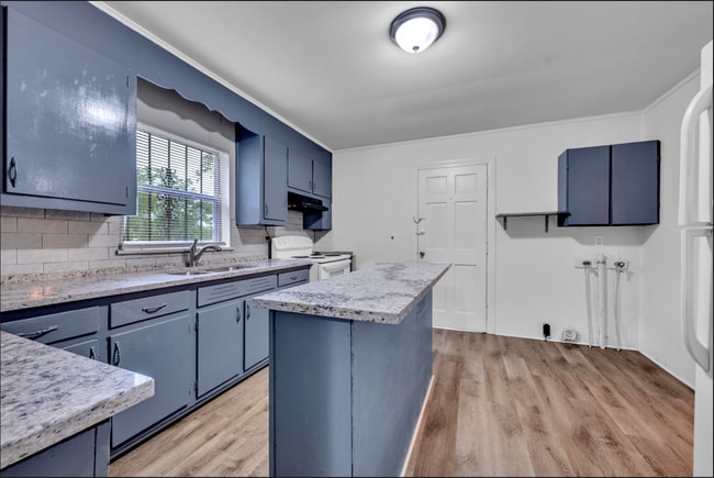 Building Photo - 1725 Mims St SW