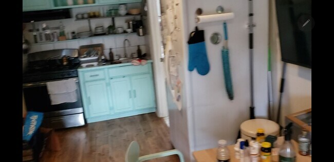 KITCHEN/REFRIGERATOR - 4521 Bend Dr
