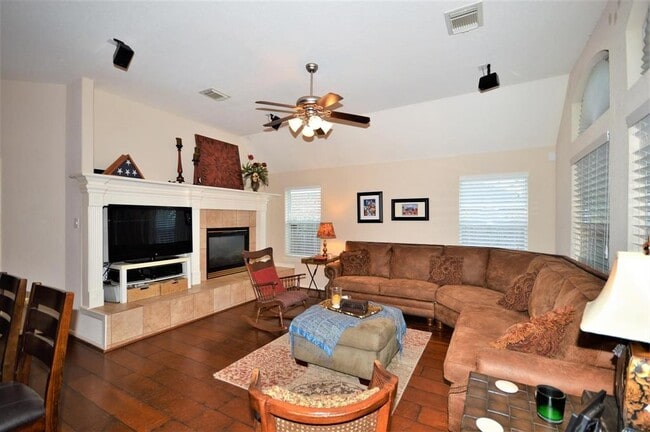 Building Photo - 3718 Tumbling Falls Dr