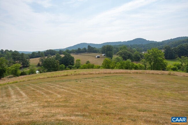 Building Photo - 585 Ragged Mountain Dr