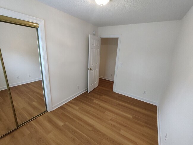 Building Photo - NEWLY RENOVATED 4 Bed/2 Bath with Communit...