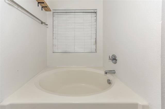 Building Photo - 1020 Breeders Cup Dr