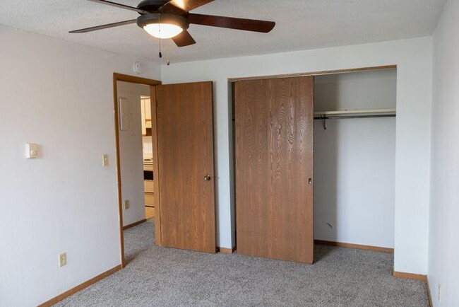 Building Photo - $1,025 | 2 Bedroom, 1 Bathroom Apartment |...