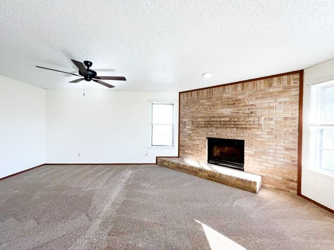 Building Photo - Available NOW!!!! Gorgeous 1 story, 3 bedroom, 2 bath, 2 car garage home with garage door opener....